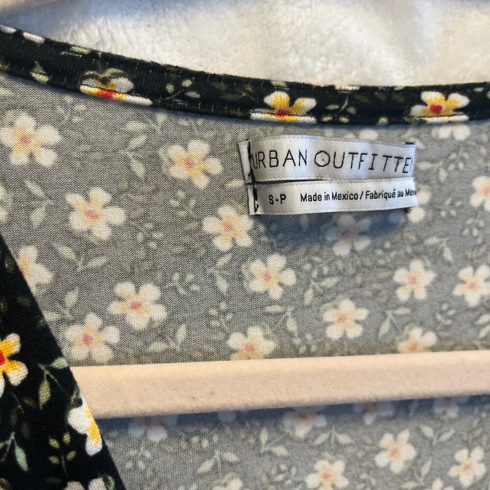 Urban outfitters black w/ yellow floral pattern romper size S preowned excellent